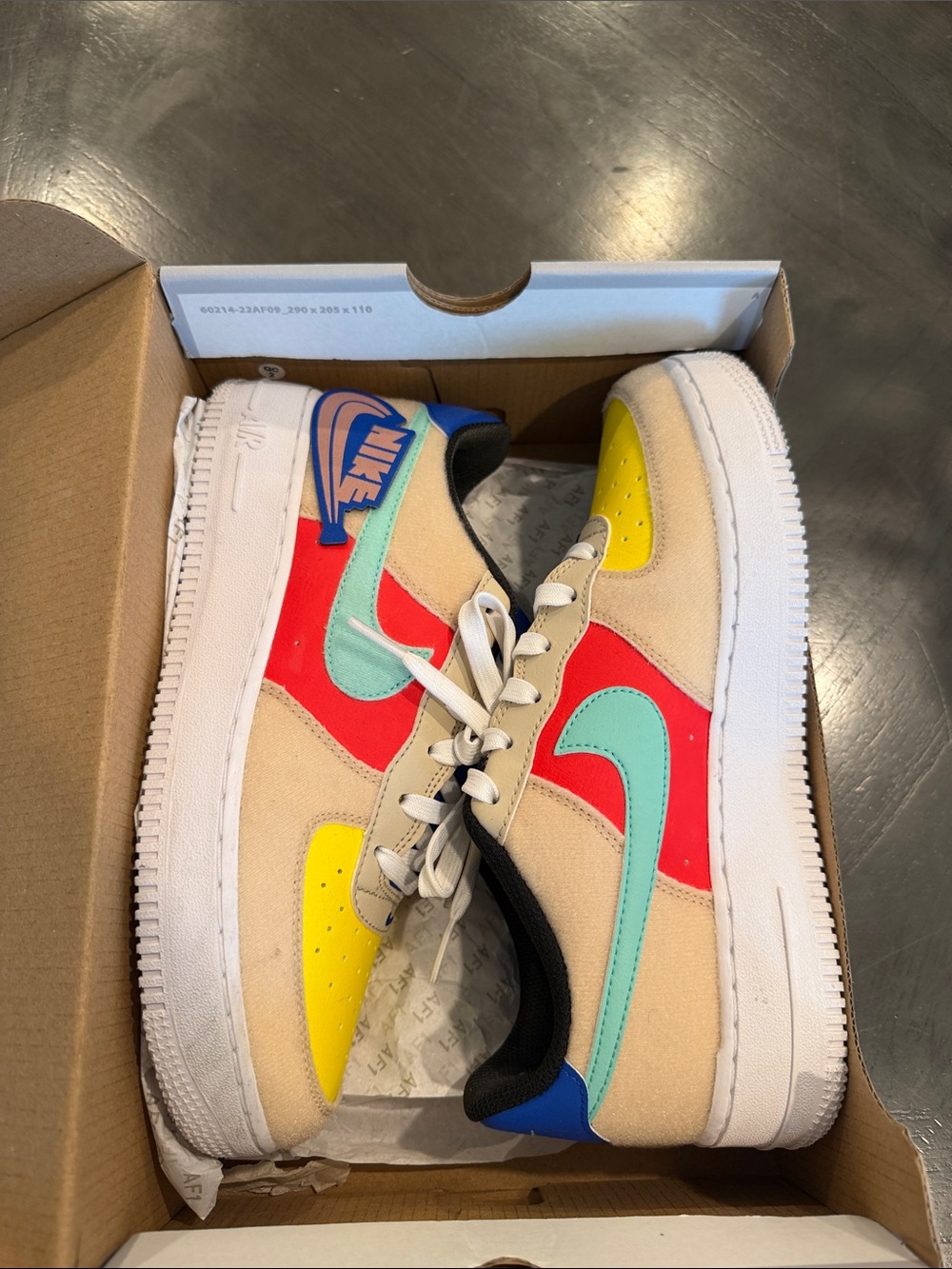 Nike Kids Low-Top Sneakers in Cream, Red, Turquoise & Yellow